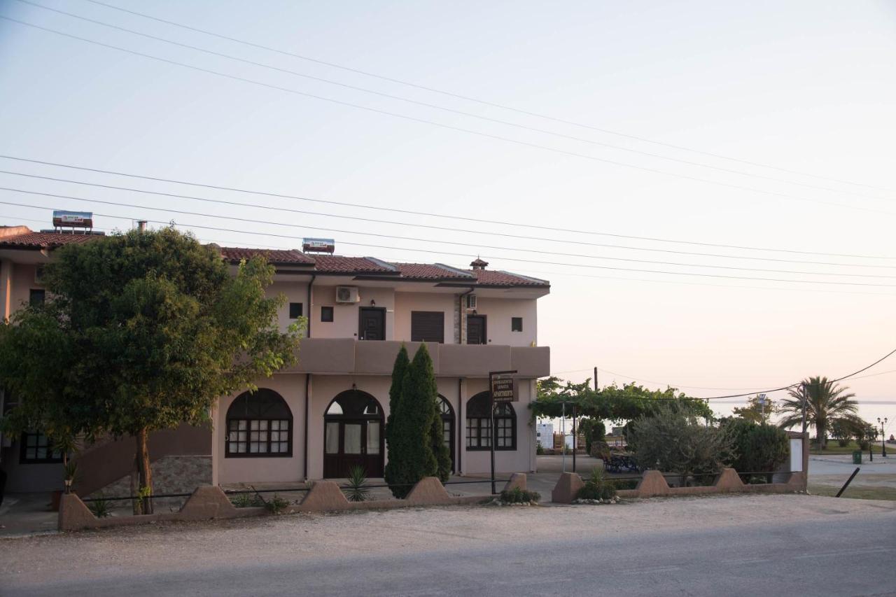 Palm Tree Apartments Psakoudia Exterior photo
